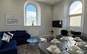 Welsh Getaway Apartment - Town Centre